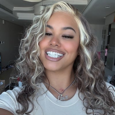 trickmamiL's profile picture. One of One💋🌈⚱️