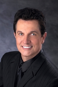 Corporate entertainer and producer of an Emmy Award winning event with Shows In a Box Corporate Event Entertainment. http://t.co/F8puee8Bok