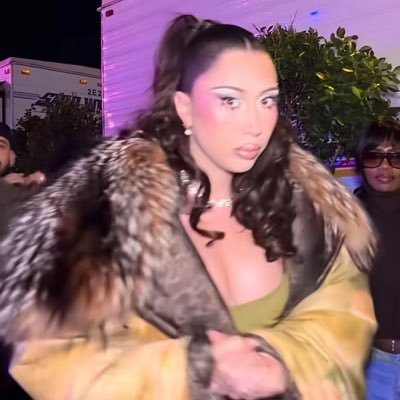 bimboflowers's profile picture. 