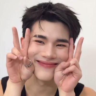 rainejyashaaa's profile picture. 🌻—The owner of this account is full of delulu pleasing to the heart😽🤍.