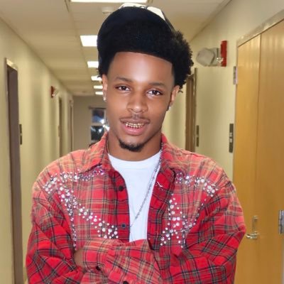 vsnaryy's profile picture. stay away from ridiculously handsome guys | ig : @kharithevisionary