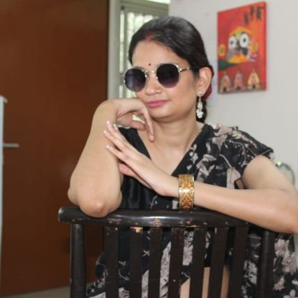 _Moody_Mohtarma's profile picture. यक़ीन मानिए अब यहां कोई नही रहता...🌸