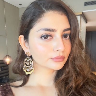 AliaShah01's profile picture. Just a human being with lots of pain🫶
Human navigating pain & growth | Finance insights, Bollywood vibes, & real DM chats 🧡
Following back!!!!