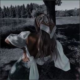 Leos41640's profile picture. Grace in her heart and flowers in her hair. 🌸💖👒