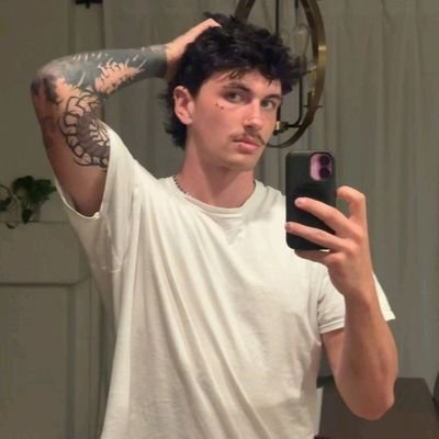 ronxnbm_'s profile picture. 