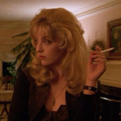 clellieloml's profile picture. . . . light feels different when it's shining on you