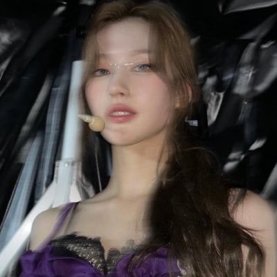 misahyoist's profile picture. how do i make this about sana