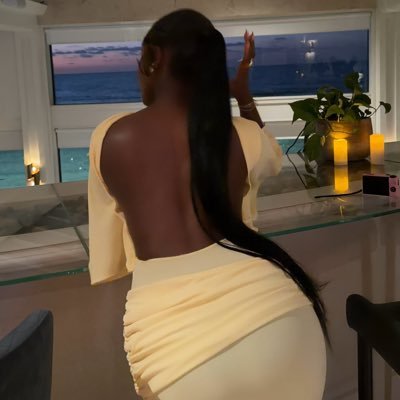 prettytyye's profile picture. what’s the tea?