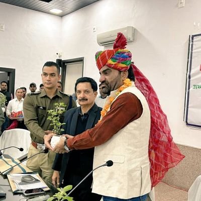 SATISH_SARAN42's profile picture. 🔰 किसान कौम की आवाज  — मिशन 2028🔰@hanumanbeniwal @RLPINDIAorg
जसनाथी 36 धर्म 
🔱⃝❤️‍🩹  ⃟ओम नम: आदेश ᭄ ⃝🙏🏻⃟🙇🏻‍♂️