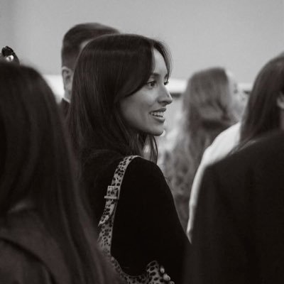 isavelour's profile picture. ᯓ★ i cry a lot but i am so productive, it's an art 🪷