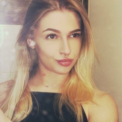 MichaelaUhlov5's profile picture. 