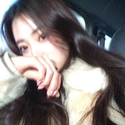 loveszkxxh's profile picture. 일상계임팔로추천x