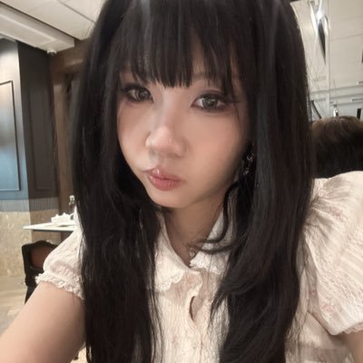 bloomofsun's profile picture. be kind. fil/eng ✿ 2001