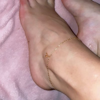 grls2grls's profile picture. Dom 2 GIRLS koppel met erotische foto’s en unieke kledingstukken. Privé-aanvragen mogelijk 🥵.