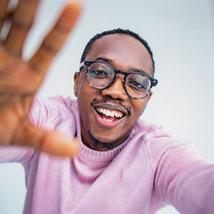 derekatosey's profile picture. Graphic Designer @logosbysey || freelancer @upwork || Husband + Father || fan member @AVFCofficial || @GhanaVilla