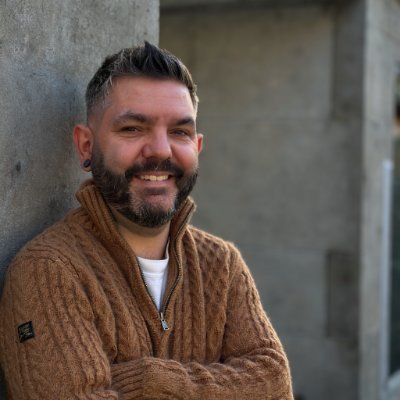 aderiz's profile picture. Building something