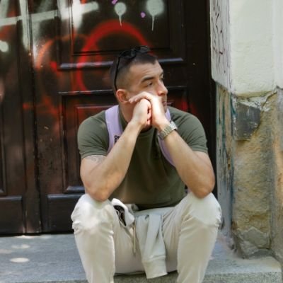 ychaniot's profile picture. Trading by day. Coding by night.
Building the 1% - The network for those who want to make a change