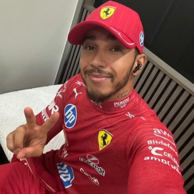 S0PHIE44's profile picture. Fan account.