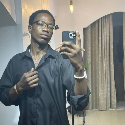 Heisklopper's profile picture. Just a guy trying to make real relevance 🫰