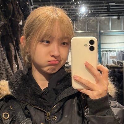 sunflowertrap's profile picture. let it flow.