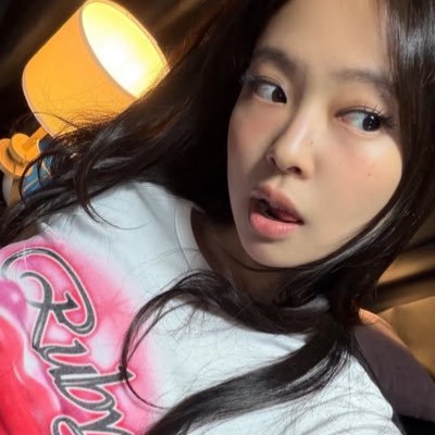 niniluvdhjdj's profile picture. 