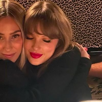 dvntella's profile picture. 