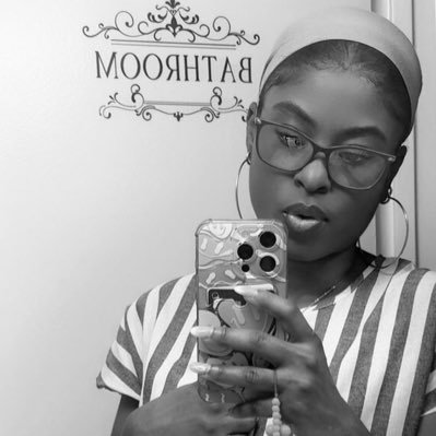 Joliedorah's profile picture. God First✨/Just for fun🌚/Music’s Lover🎶/Food is bae…❣️