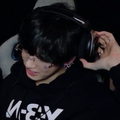 JE0NFICS's profile picture. vibes and no upload schedule; works under highlights | art acc: @dinkerartz