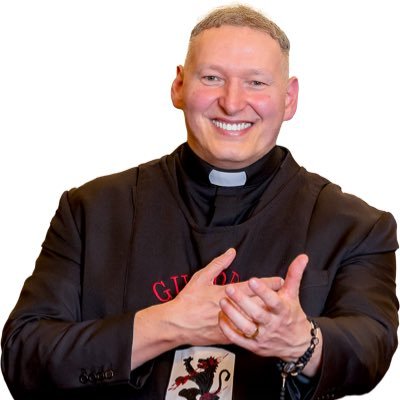 pemarcelorossi's profile picture. Padre Marcelo Rossi é um sacerdote católico, escritor brasileiro conhecido também por sua influência na música religiosa e evangelização pela fé e esperança.