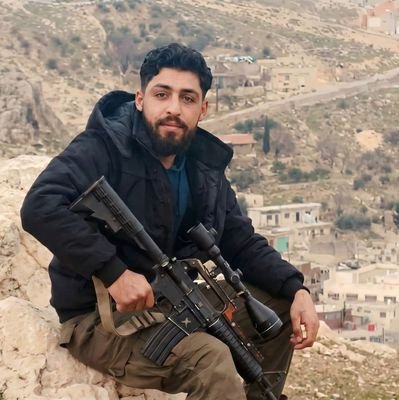 Aliuser112's profile picture. عُقابٌ حُرّ | فتىً يذوقُ الردىٰ من راحتيهِ ردىٰ.