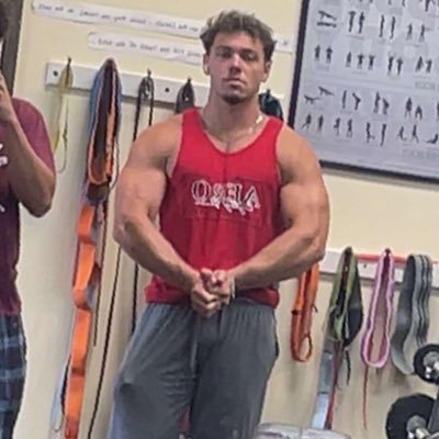 JUCO Wr 6ft 190Ibs//GPA 3.2//email: nigelrossman@gmail.com//4.4 40 yard dash//10.95 100 meter dash//vertical 39in//Bench-380// Squat-450//📲412-585-9386