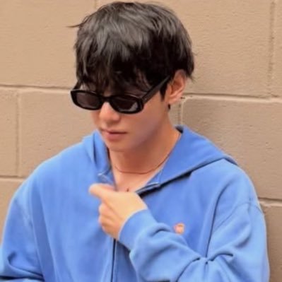 v6mpthv's profile picture. for asian, man, we paved the way