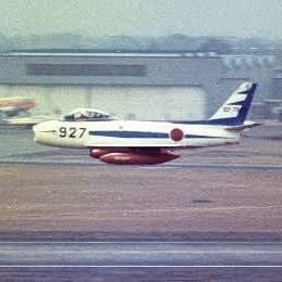 gdgkitwnmok's profile picture. 🏮(最)🎹✨🍃☃️
文豪と数学、日本史と飛行機が好き
他国の言語を勉強中