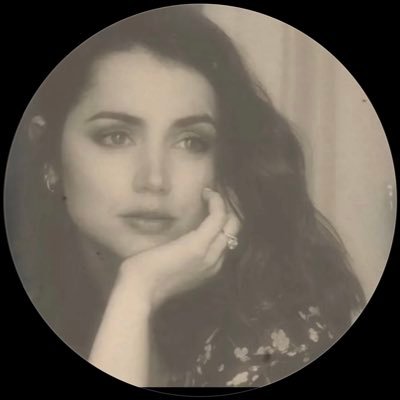 1i1i_199's profile picture. المرأة التي أنا عليها الآن أحبها وأكرهُ جميع من صنعوها".