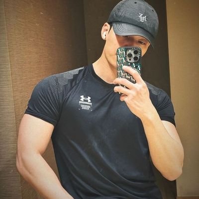 theooonb's profile picture. 