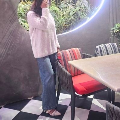 snehasneha173's profile picture. A lioness at heart n piscean by nature.
journalist by degree,
teacher by passion,
ex radio jockey ,
national chess player, mother ❤️❤️