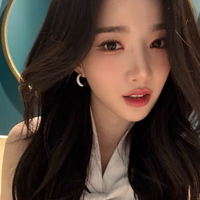 Yooyteon's profile picture. Pops like bubble gum, stays beyond beauty