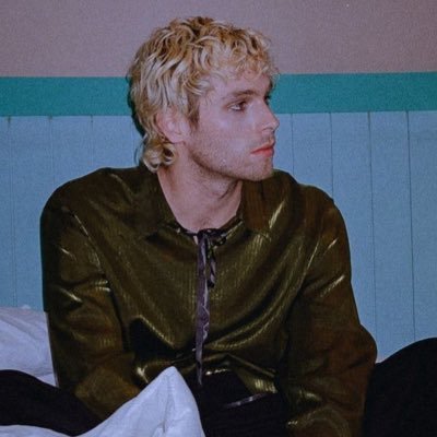 blackstarcth's profile picture. if i’m not at a concert then what’s the point? ★ lighter acoustic’s biggest fan ★ parxsos forever ★