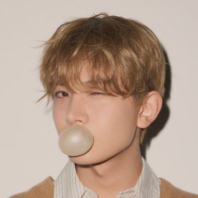 lhschaconne's profile picture. biggest future perfect, moonstruck and outside enthusiasts | on a heekook pill