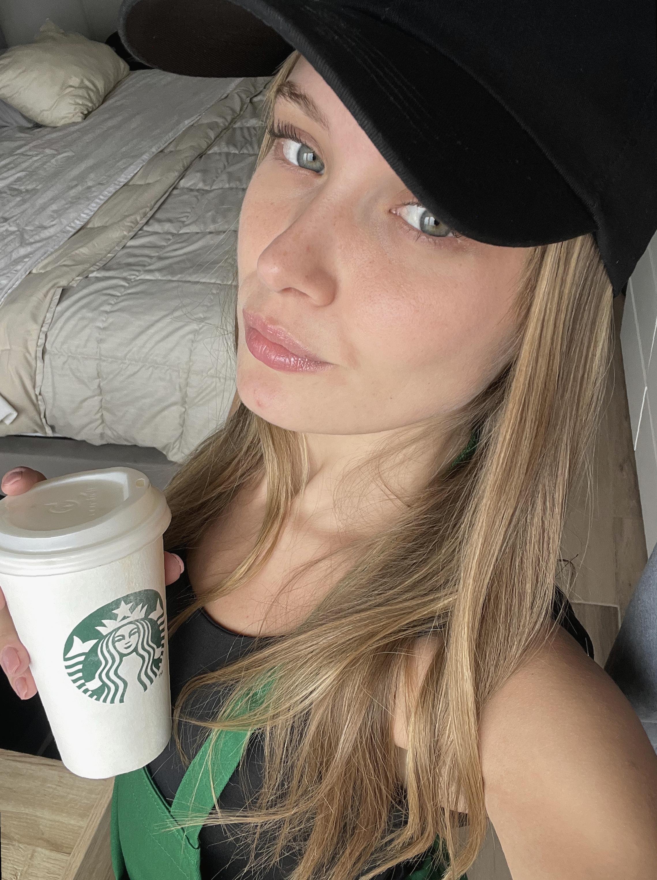 Landlor97703426's profile picture. barista by day ☕😈 but I need someone confident to film naughty content with… the link under this shows the vibe