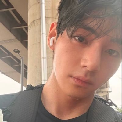 koomisvz's profile picture. eu i o jungkook jogando mine :3