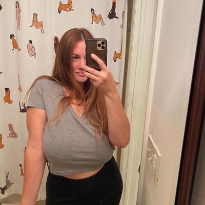 AnnaShaun6b's profile picture. Loner girl, loving and calm