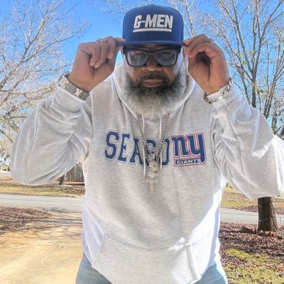 DaryleLSmith's profile picture. ❤️God😇 ❤️Jesus✝️ ❤️People🧑‍🧑‍🧒‍🧒 #MentalHealth🧠🏥 #TeamBeard🧔🏾 #USMCVet 🦅🌎⚓️🎖️ #TeamTatted💉🎨 #NYY⚾️ #NYG🏈 #NYK🏀 #NYL🏀 #Married🤵🏽‍♂️👰🏾‍♀️