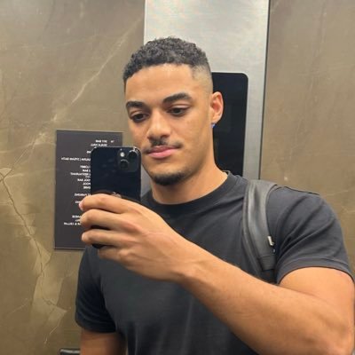 Salifsibane16's profile picture. Lean creative agency for 7-9 figure DTC brands | https://t.co/TkdzhqtGZG