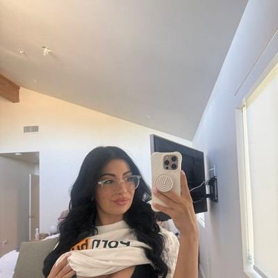 Laura0oo0's profile picture. Écrit moi en privé 🥰 et on se capte   #Réel 🥵 #Nudes Dm #Sexcam  (#Payant)🍫😍 👉https://t.co/hB0U8UHc8v