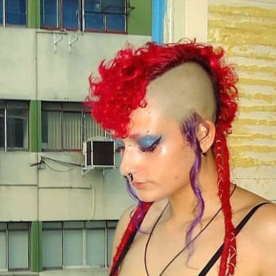 moshaloi's profile picture. punk artist ♿️ • HE/THEY ELE/DELU • 18 y • ig: _macacoaranha  ♫⃠ 𖤐 art acc: @moshaarty
#macacoaranhatwt