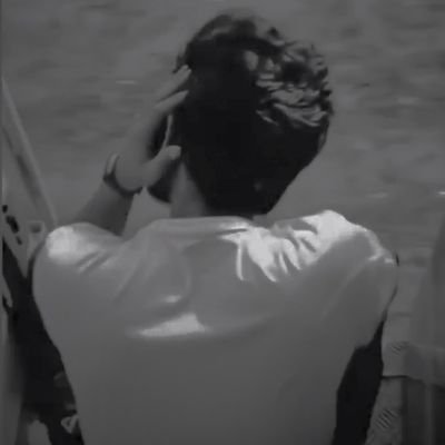 knizxt's profile picture. Escape // Undefined