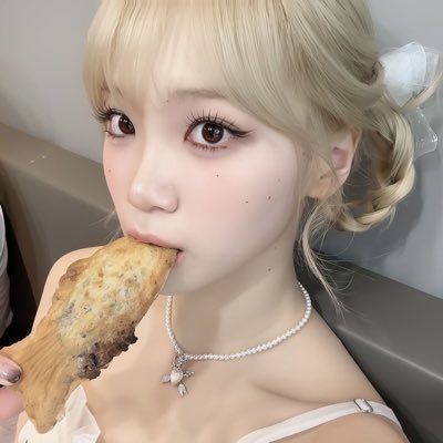 ningzinhar's profile picture. ⋆˚࿔ my digital diary ★ ୭ collector of kpop and dolls ₊˚⊹ ᰔ ⤷ ゛tenho um brechó! ig: @ vivicobas ˎˊ˗