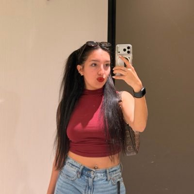 valencav_i's profile picture. 