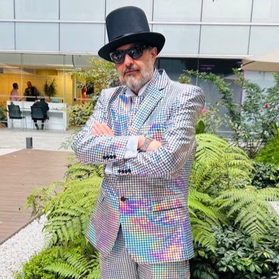 ElOnvrre's profile picture. Todos me dicen Rojo, algunas “El Onvre” y soy un tipo con suerte.